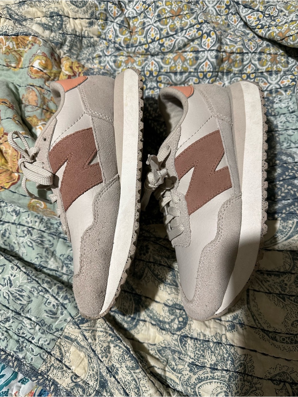 New Balance Women's Sneakers in Light Gray and Blush Pink - Picture 2 of 7